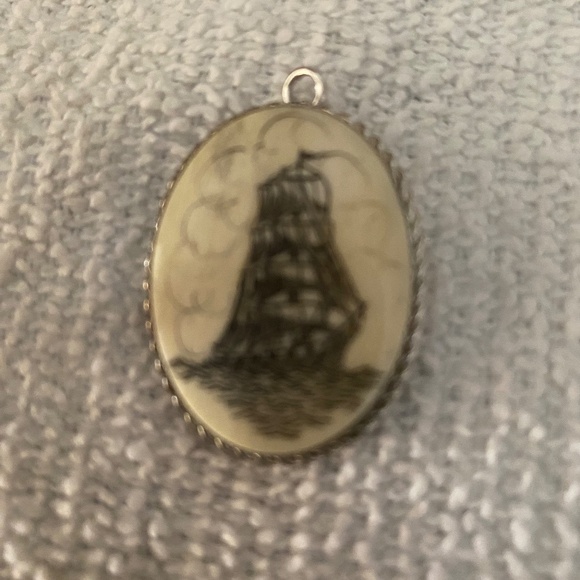 Jewelry - Scrimshaw Pin